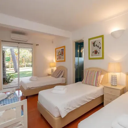 Heated Swimming Pool Villa In Central Vilamoura Villa