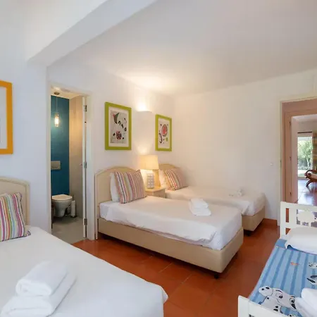 Heated Swimming Pool Villa In Central Vilamoura Villa