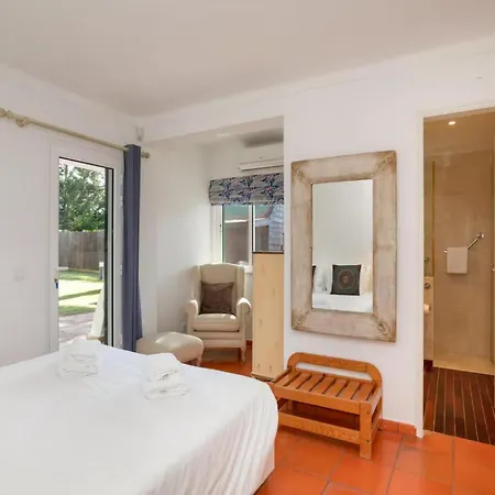 Heated Swimming Pool Villa In Central Vilamoura *