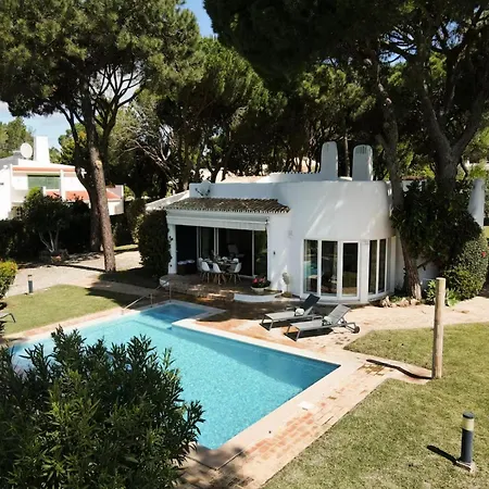 Heated Swimming Pool Villa In Central Vilamoura *