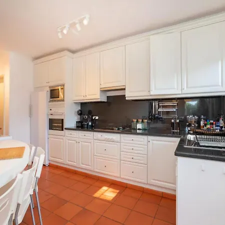 Heated Swimming Pool Villa In Central Vilamoura