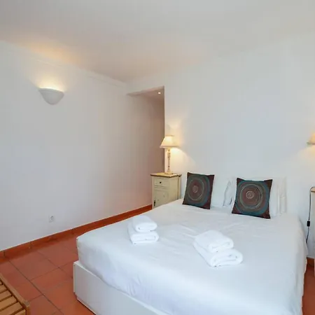Heated Swimming Pool Villa In Central Vilamoura