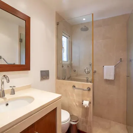 Heated Swimming Pool Villa In Central Vilamoura Villa Quarteira